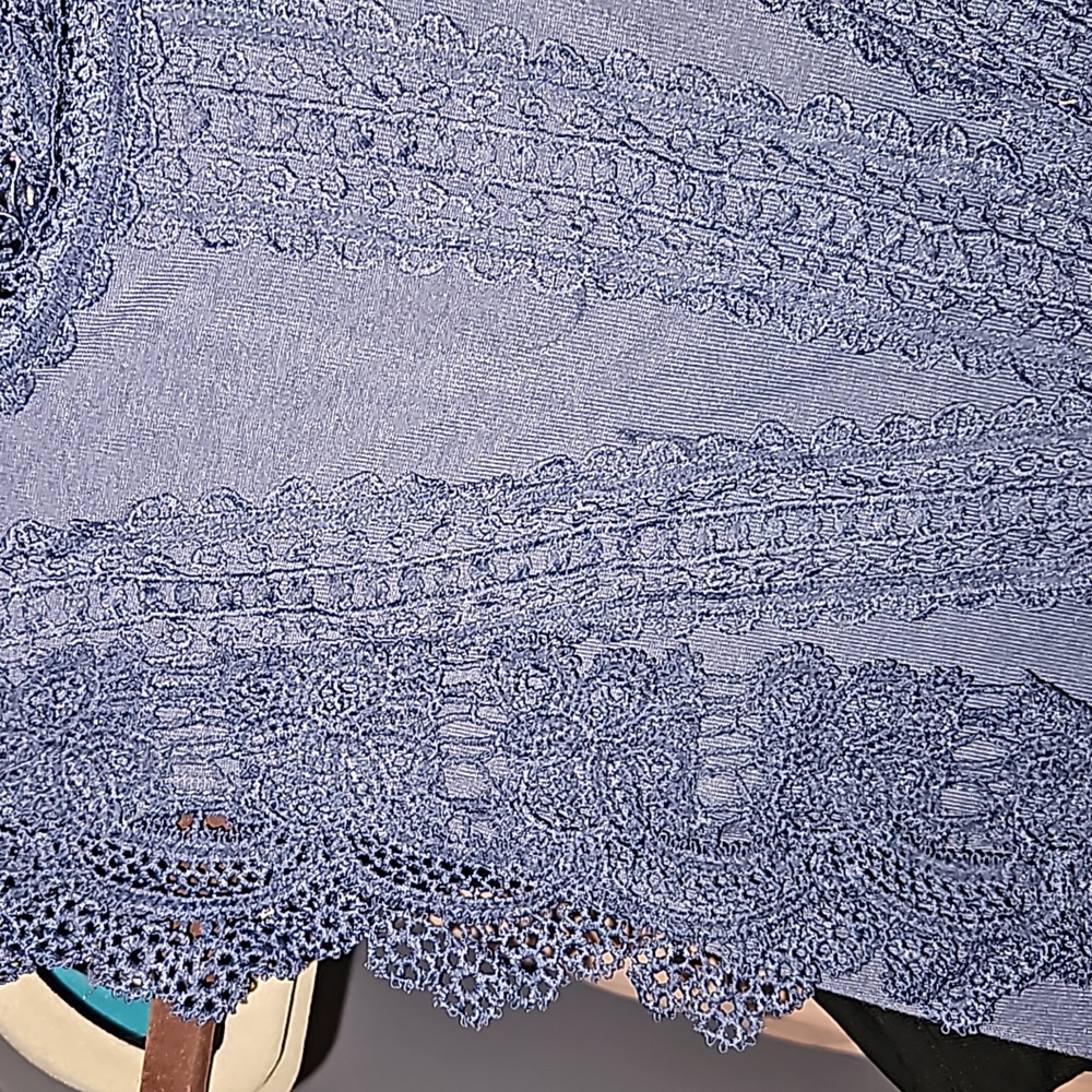 Contrast Lace Tank Top w/ Keyhole Back - Picture 3 of 4